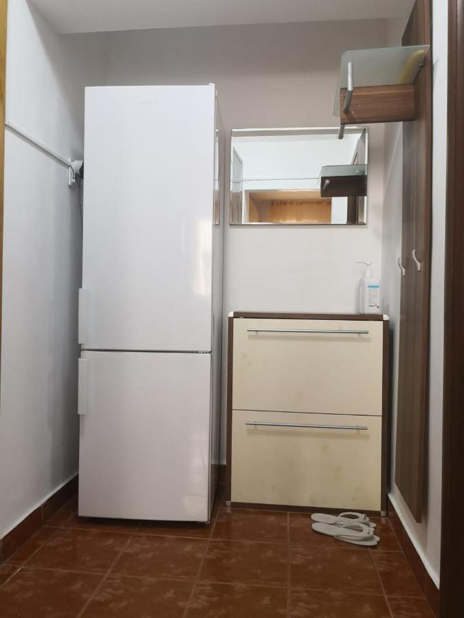 Apartament Cu Doua Camere Târgu Jiu Buitenkant foto